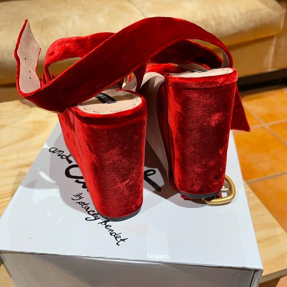 Alice and Olivia platform velvet sandals - Picture 3 of 5